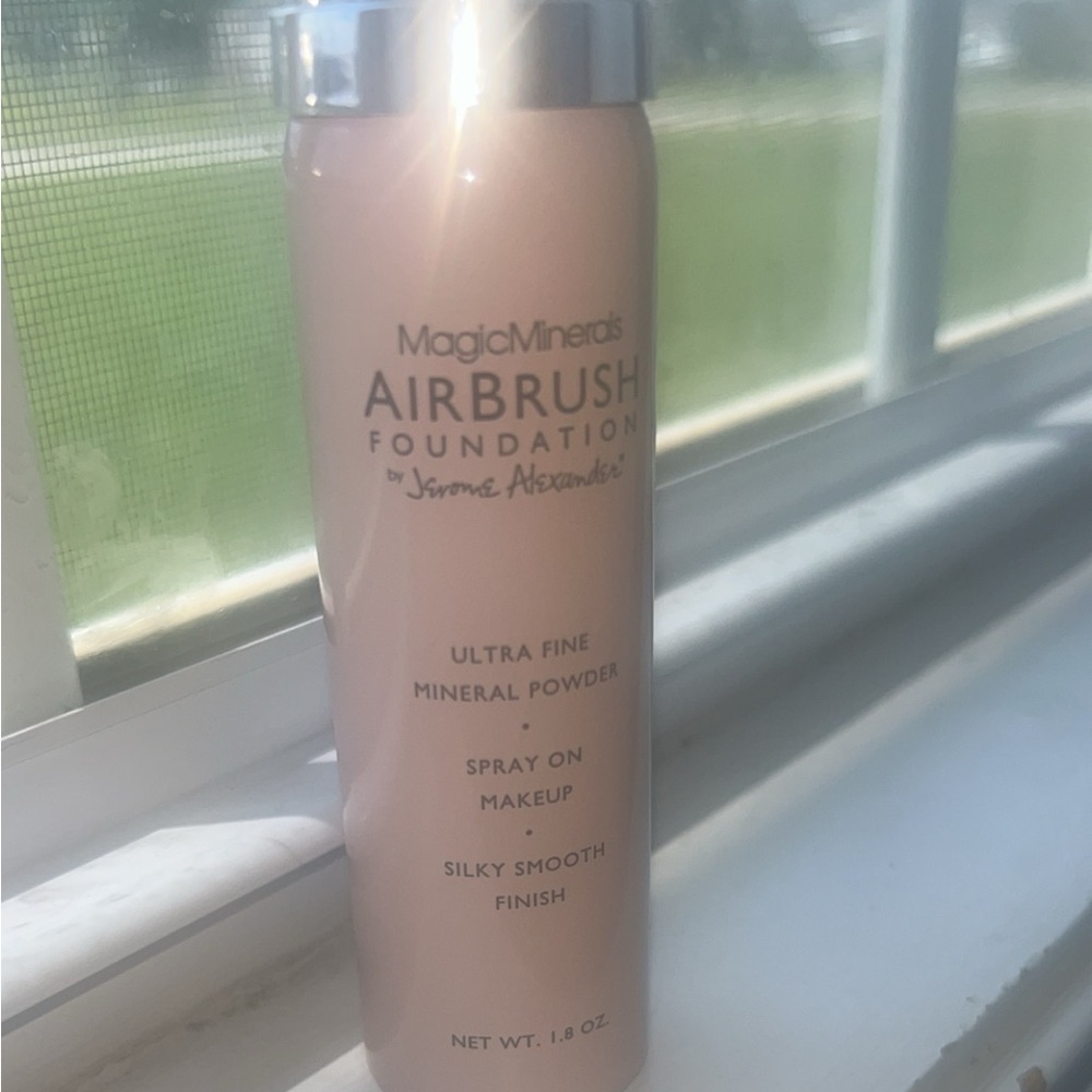 Jerome Alexander/Magic mineral airbrush foundation/Spray on makeup